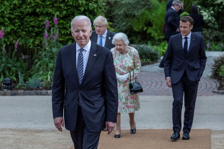 Britanska kraljica Elizabeta Druga ugostila lidere G7