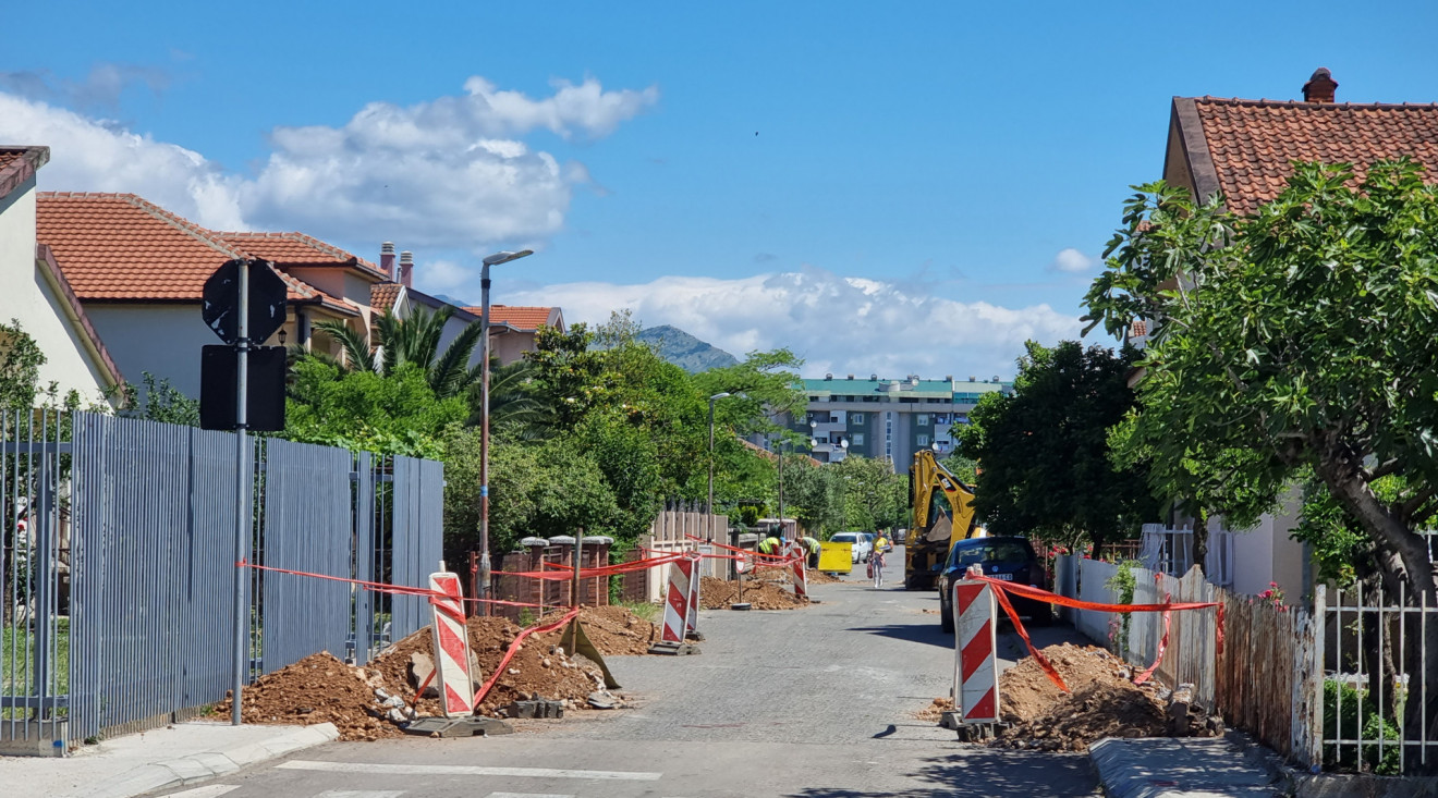 Počeli radovi na rekonstrukciji drugog dijela Ulice Miodraga Bulatovića na Starom aerodromu