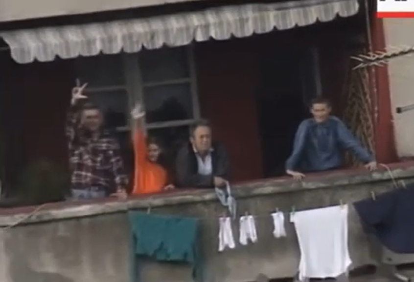 Savjet mladih DPS-a: Kažić je prizivao bombardovanje u transu, a sad u istom stanju kleveće DPS