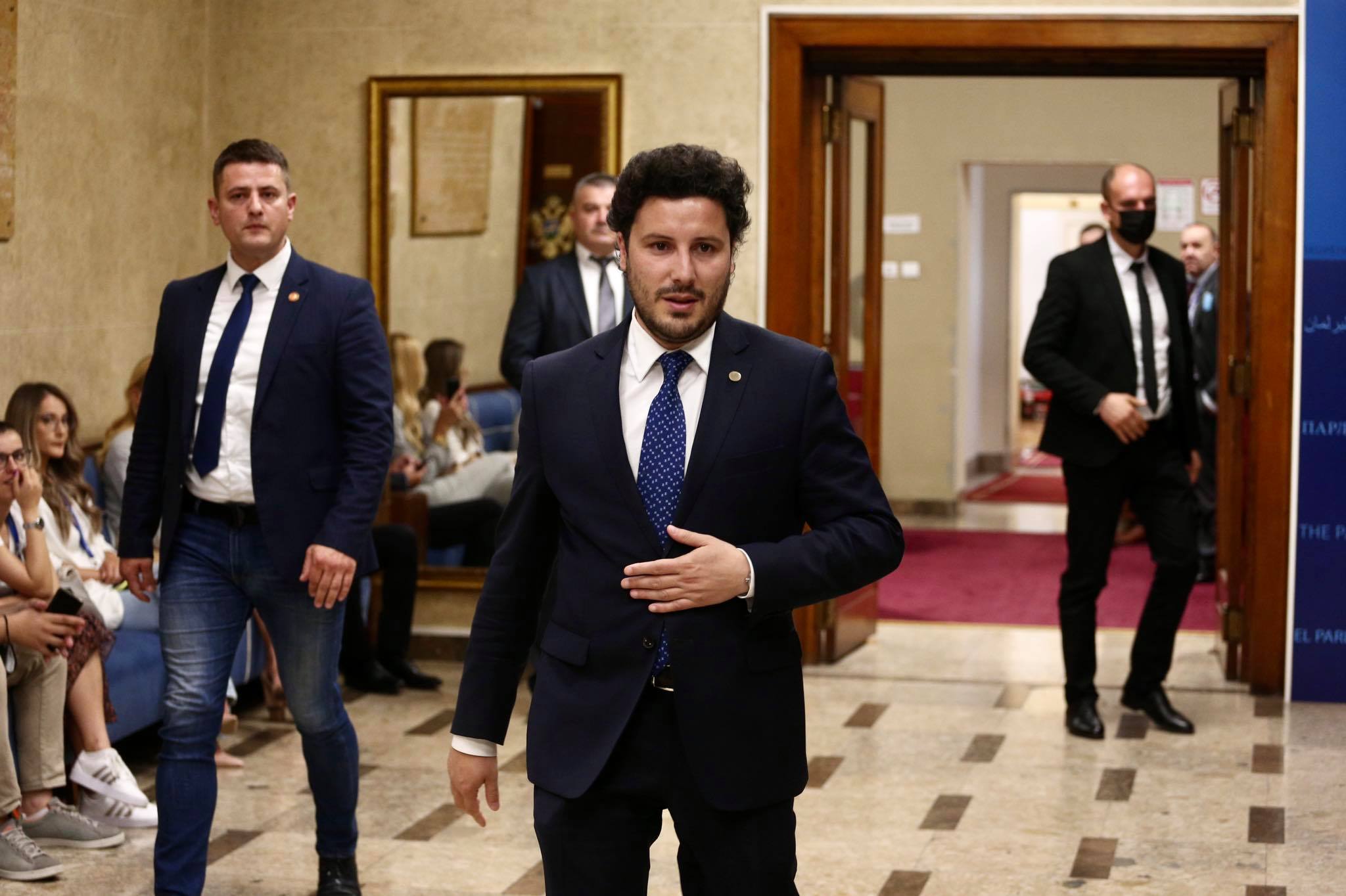 I Abazović bi pošao na Cetinje bez obezbjeđenja, osjeća se “lijepo i komotno” na svakom mjestu