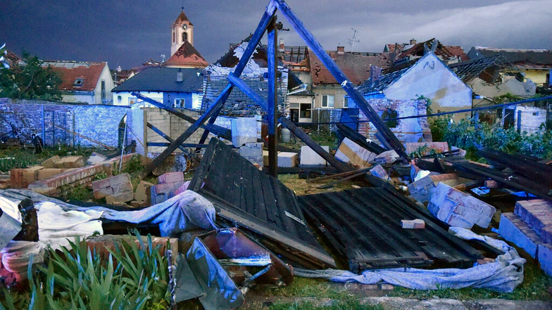 Tornado pogodio Češku, potvrđena smrt troje ljudi, više od 200 povrijeđenih
