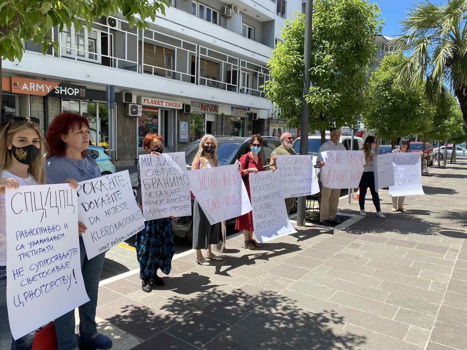 NASTAVLJENA GRAĐANSKA OKUPLJANJA: ”SPC nije jedina pravoslavna crkva u Crnoj Gori”