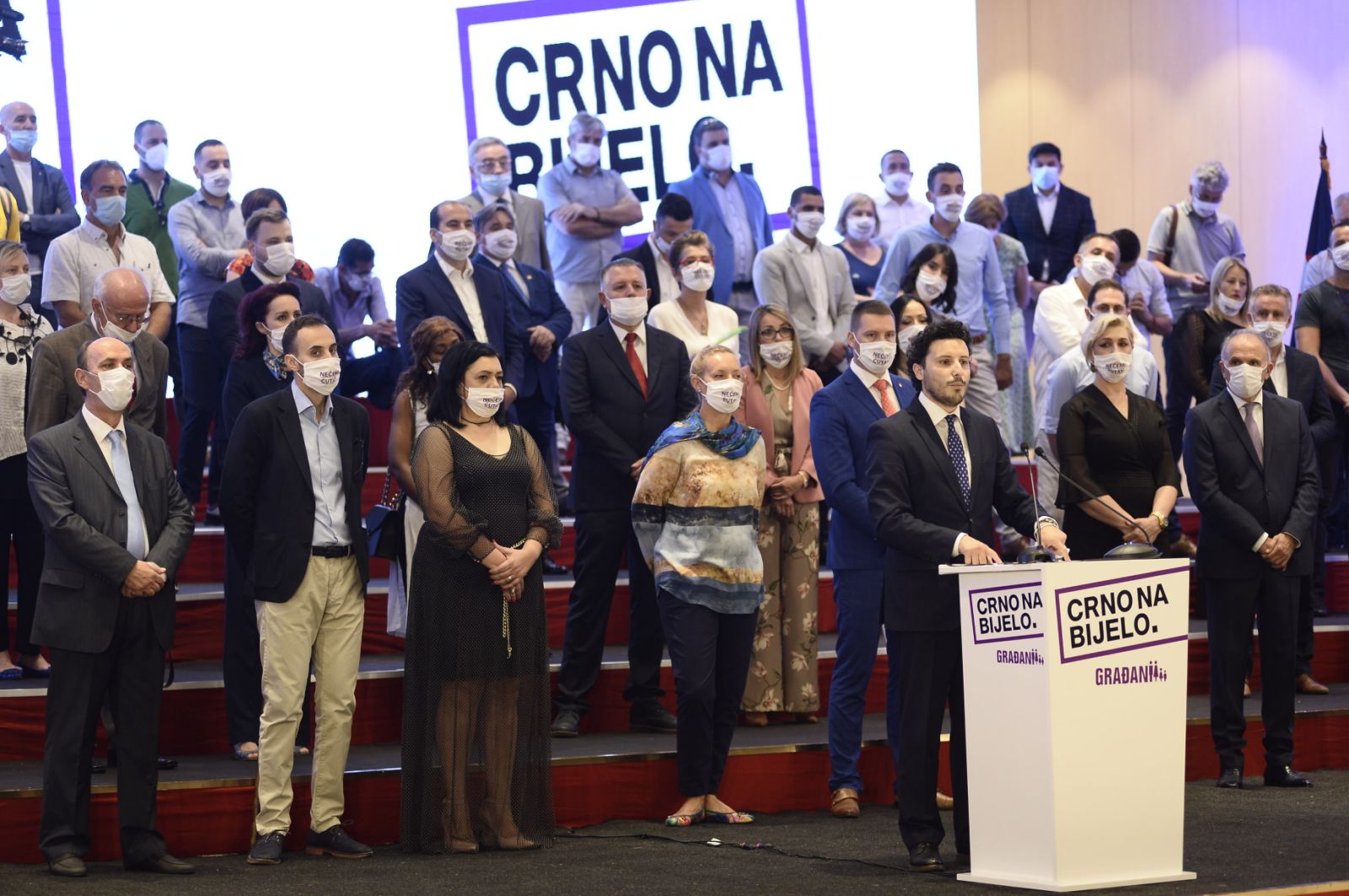 Crno na bijelo: Podržaćemo moratorijum na kredite u trajanju od tri mjeseca