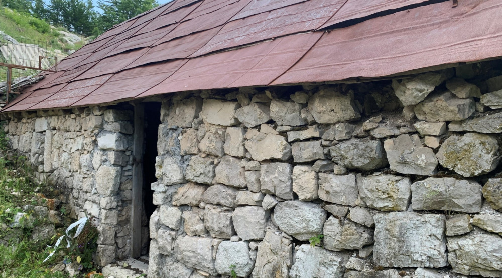 Porodica Petra Zvicera dobija spomen-ploču u Rokočima