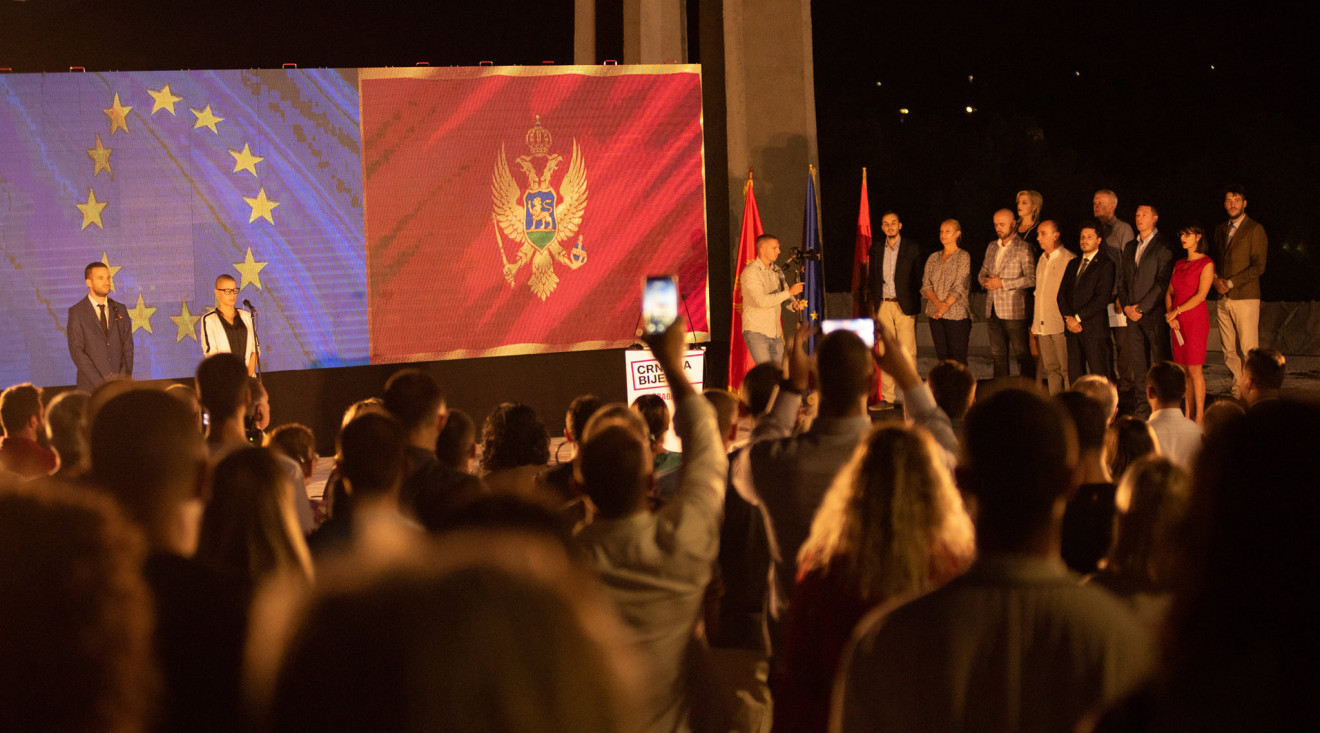 URA: Sa simpatijama i smijehom reagujemo na presove DPS poslanika gdje izigravaju Engleze