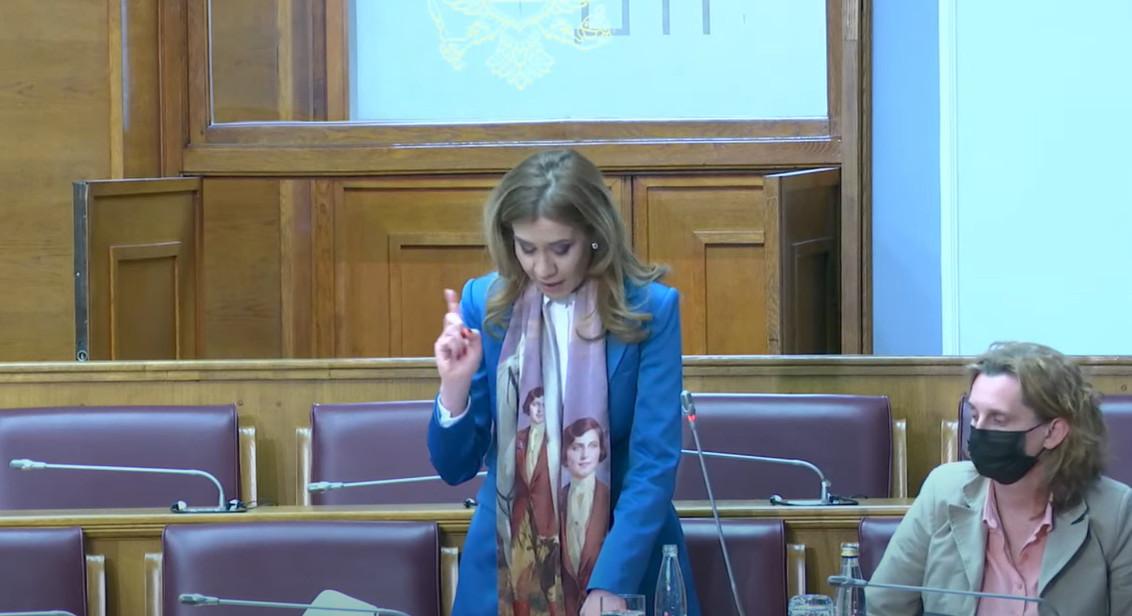 DPS: Premijer da spriječi fanatičnu misiju indoktrinacije i revanšizma Vesne Bratić