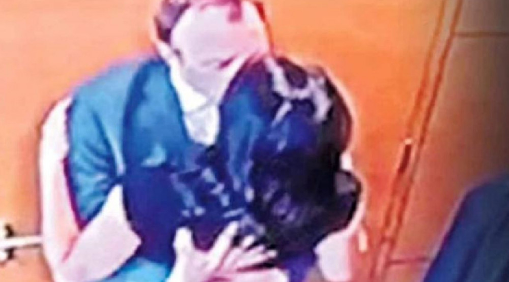 FOTO: Britanski ministar zdravlja podnio ostavku nakon poljupca sa pomoćnicom