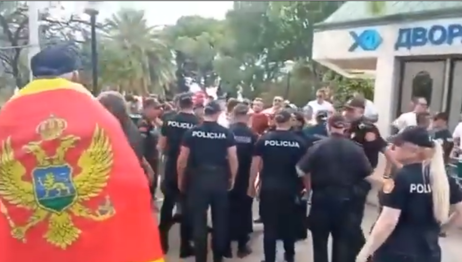 VIDEO: Protest u Herceg Novom zbog Malagurskog, skandirano “Sekta”, policija reagovala