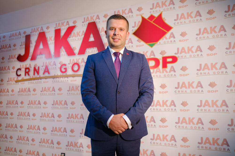 Perović: Vlada da ukine obavezni PCR test za državljanje svih evropskih i drugih država