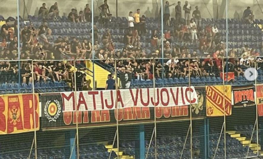 Navijači reprezentacije odali počast Matiji Vujoviću (FOTO)