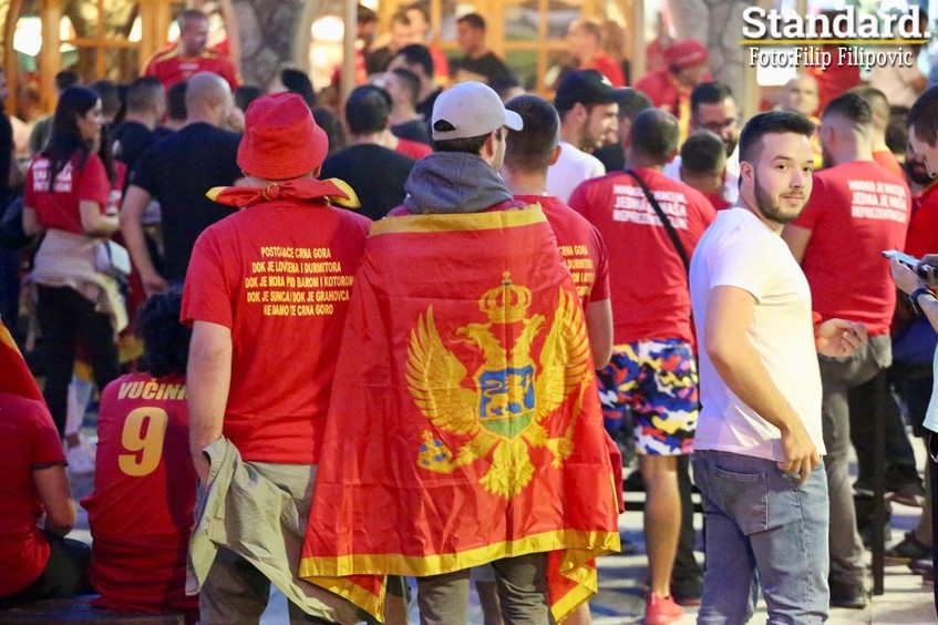 Navijači Crne Gore ‘zagrijevaju se’ uoči prijateljske utakmice sa Izraelom (VIDEO)