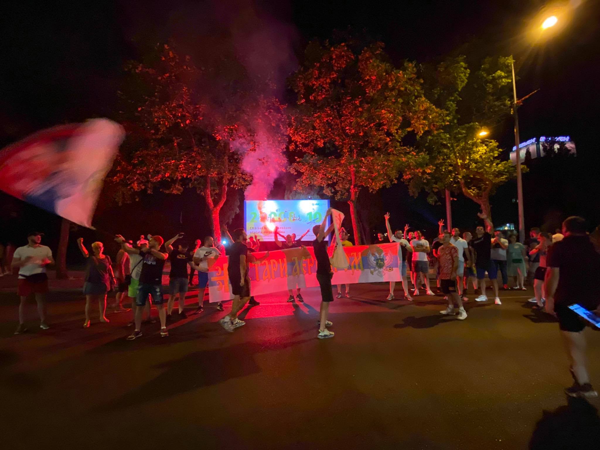 (VIDEO/FOTO) Protest podrške Jovanoviću, blokiran saobraćaj
