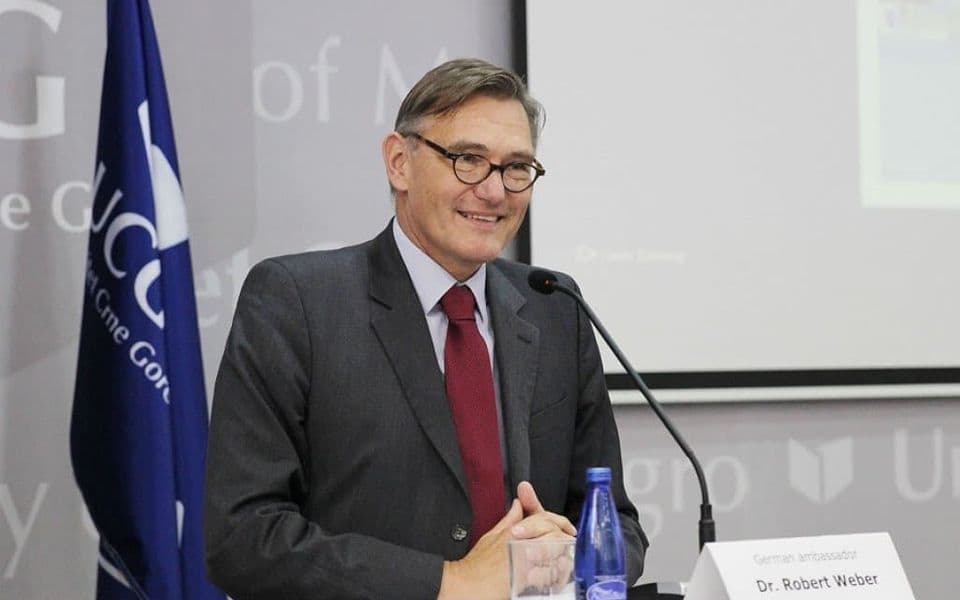 Veber: Legitiman je pokušaj formiranja nove vlade koja je sposobna da djeluje