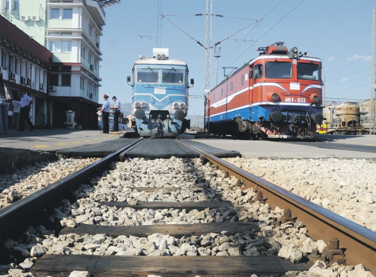 Željeznički saobraćaj i dalje u prekidu zbog požara, putnike će prevoziti autobusima