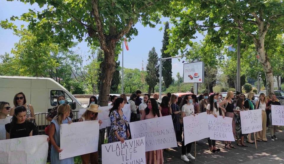 Protest grupe NVO zbog pomilovanja Boškovića