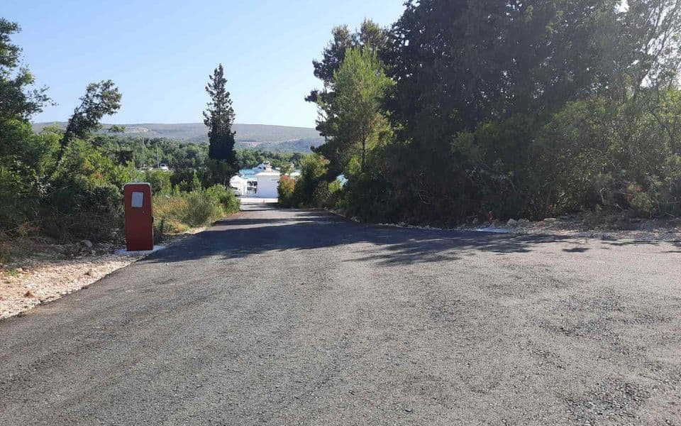 Tivat: Uklonjene nelegalno postavljene ograda i rampa
