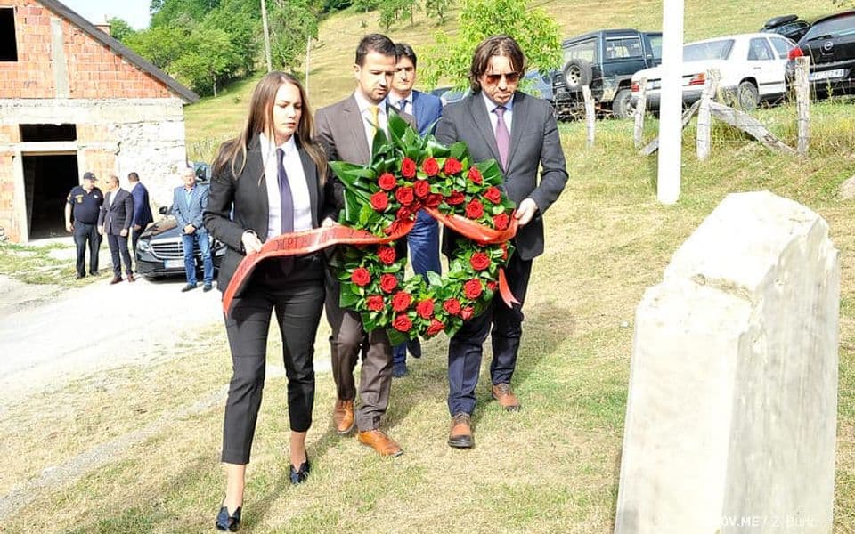 Delegacija Vlade položila vijenac u Velici: Odrediti se prema svim nevinim žrtvama