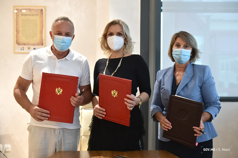 Porodica Abazović iz Ulcinja donirala sredstva za kupovinu skenera Domu zdravlja