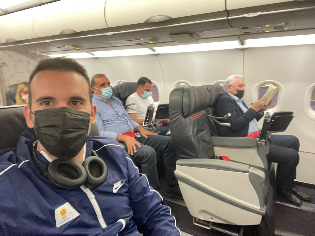 FOTO: Crnogorska delegacija na putu ka Japanu: “Premijer profesorski”