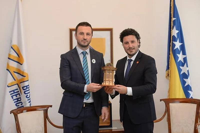 Efendić se zahvalio Abazoviću na Rezoluciji o genocidu u Srebrenici