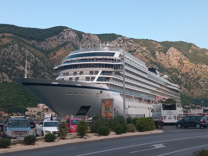Kruzer Viking Sea uplovio u Kotor