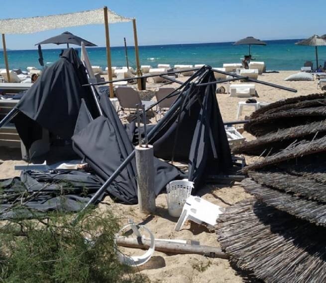Tornado protutnjao popularnom grčkom plažom: Nekoliko osoba povrijeđeno