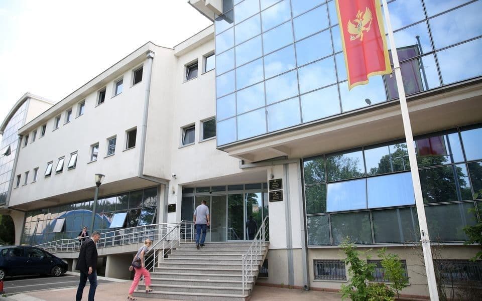 Sa direktorima škola niko ne razgovara, sindikatu nejasno čemu misterija