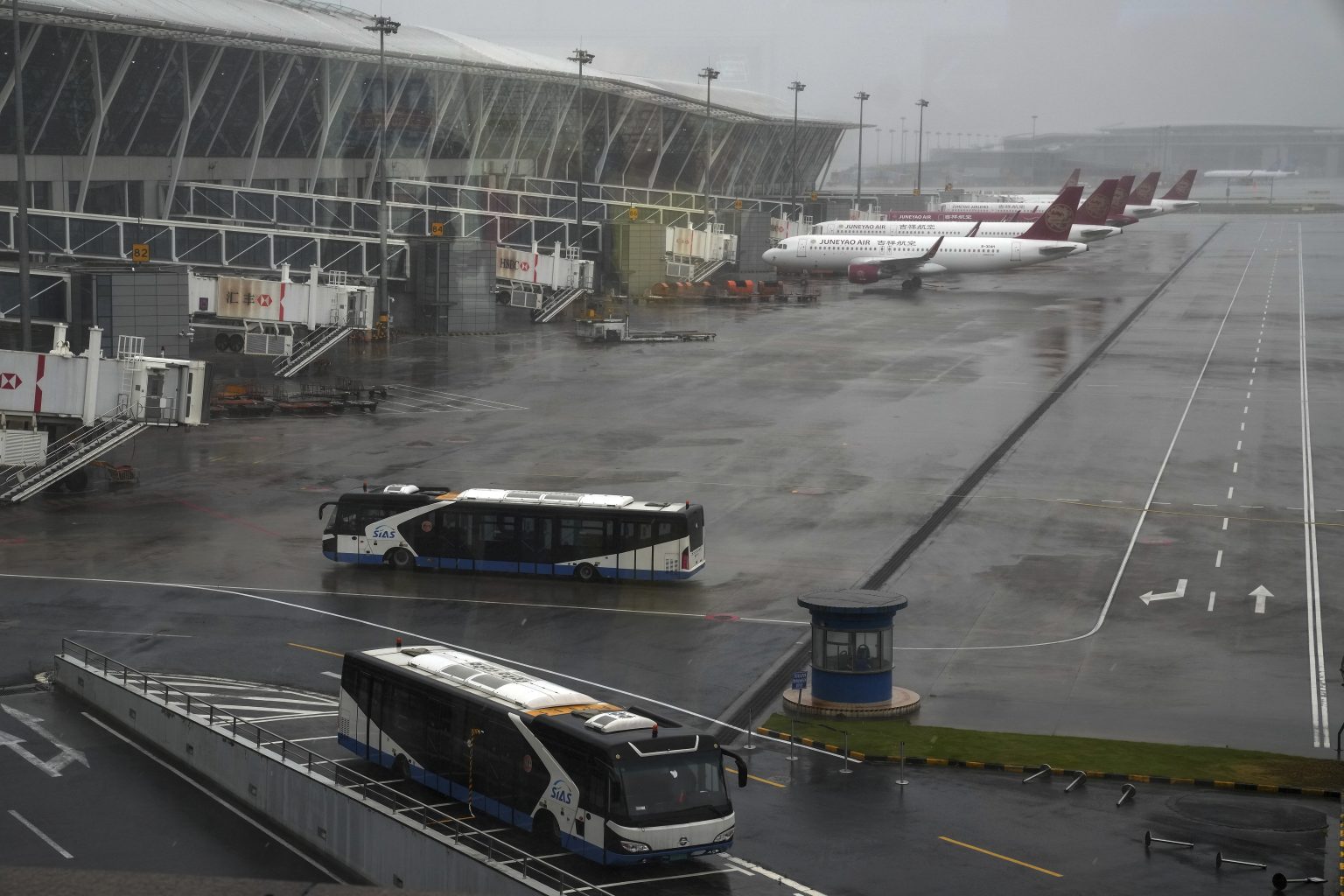 Bliži se tajfun: U Šangaju zatvorene škole, prodavnice, parkovi, aerodrom