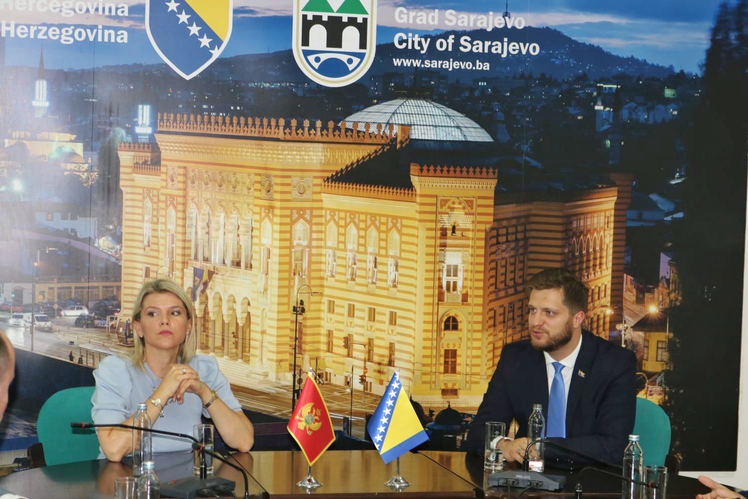 Čengić: Vuksanović dobronamjeran gost za razliku od Abazovića koji je za partnere izabrao negatore genocida