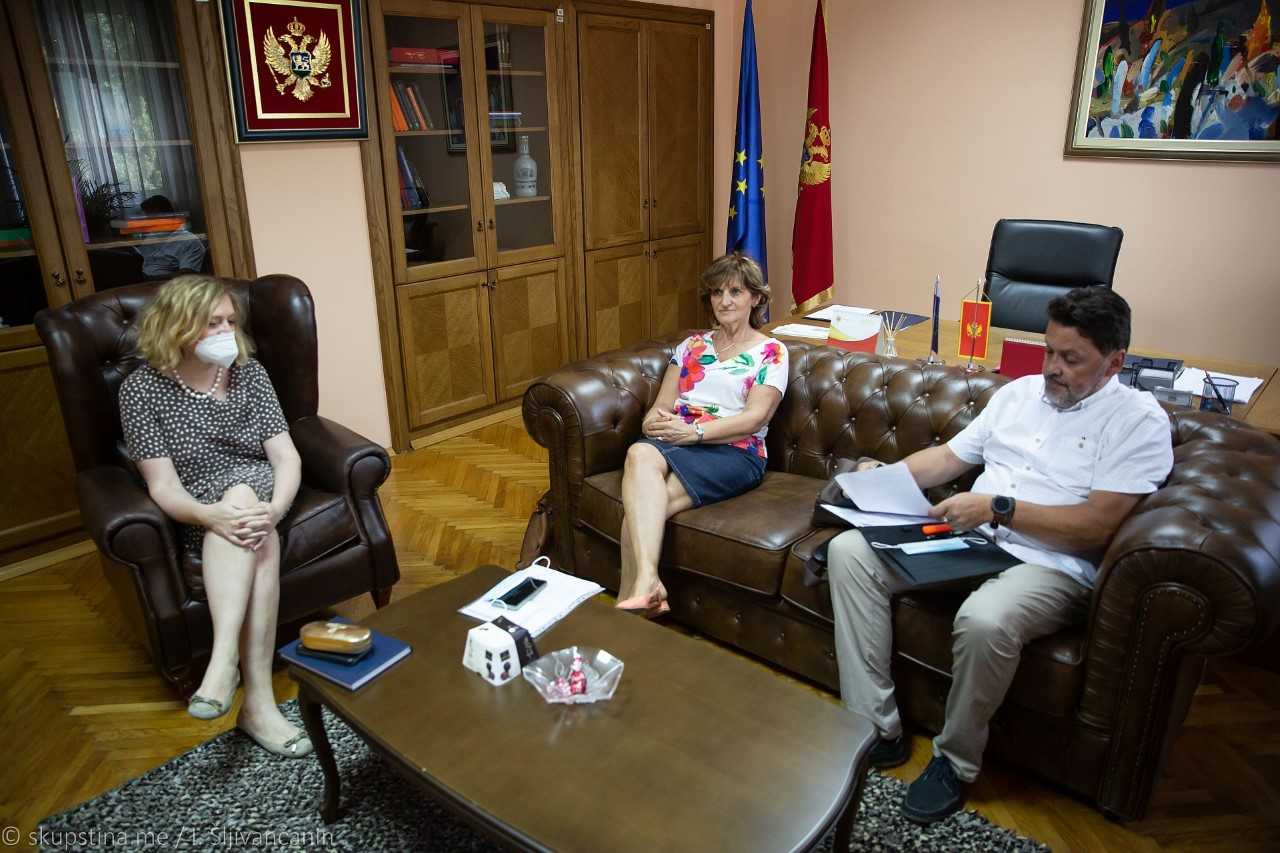 Bošnjak sa predstavnicima Udruženja nastavnika: Prosvjetni radnici u nezavidnoj situaciji