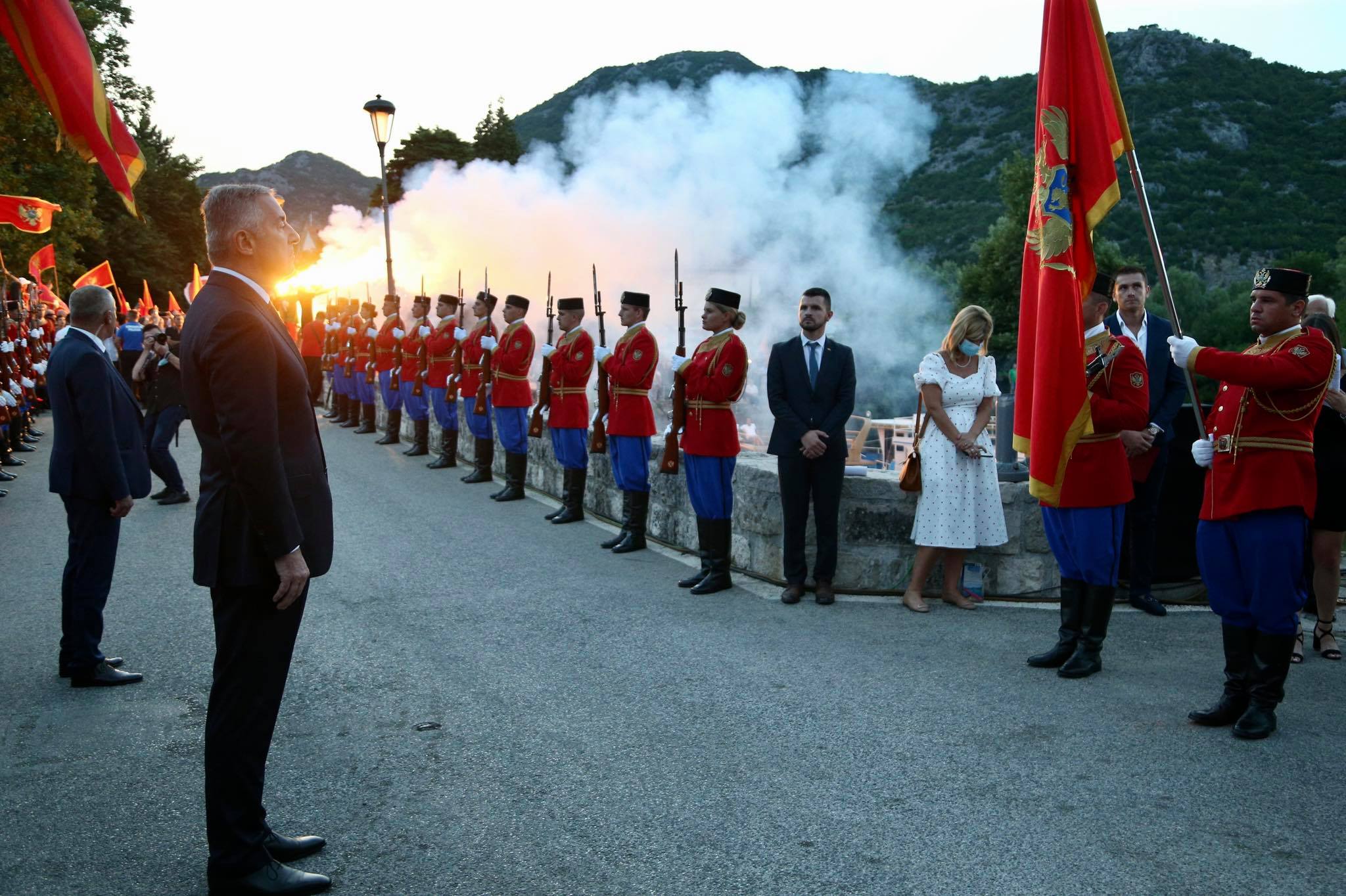 (FOTO/VIDEO) Đukanović: Tri istorijska znamenja jedinstveno su prepletena u slavlju i čine simbol crnogorskog nerazrušivog nacionalnog ponosa i crnogorske postojanosti