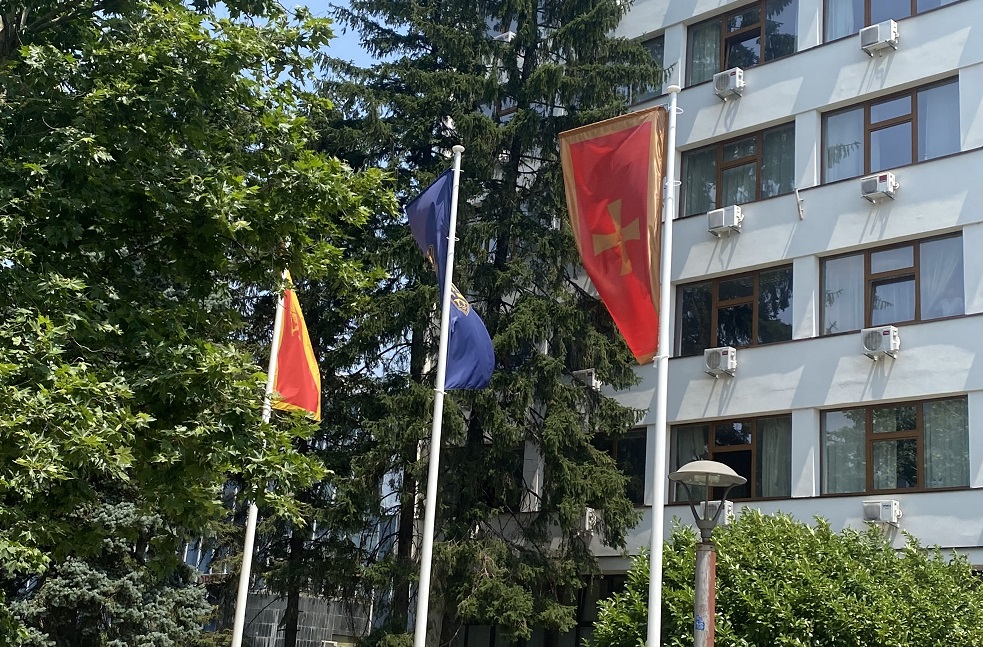 Nikšić: Crnogorske zastave uoči 13. jula krase Njegoševu i zgradu Opštine