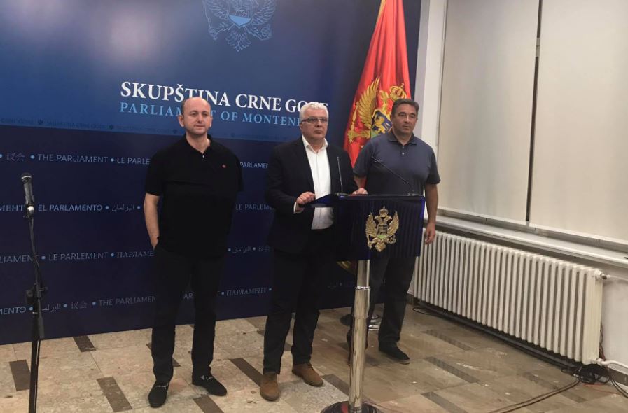Posljedica sukoba u beogradskom Mažestiku: Sekulić polomio Kneževiću ruku, njemu Mandićev sin nos?