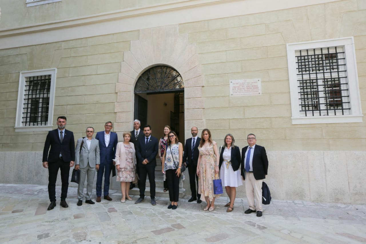 Ministarka Bratić i delegacija stranih diplomata u posjeti Kreativnom habu u Zgradi zatvora u Starom gradu Kotoru