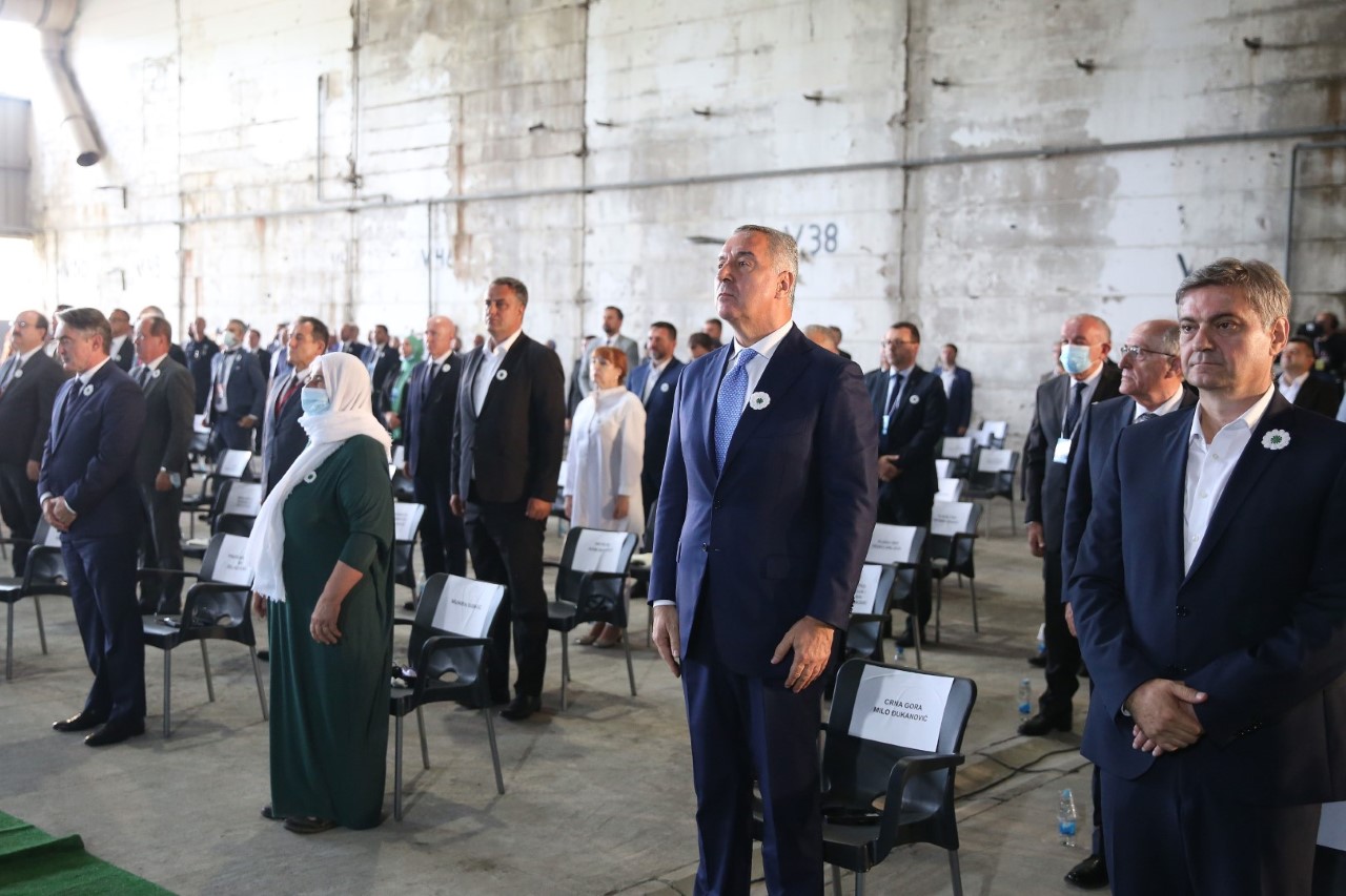 Đukanović: Prerano smo se obradovali da su retrogradne ideje sahranjene u nesreći Srebrenice