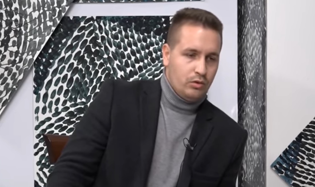 NOVI PR VESNE BRATIĆ: Sinanović ne želi da srpski i ostali jezici u CG imaju isti status, crnogorski jezik u udžbenicima za djecu – diskriminacija