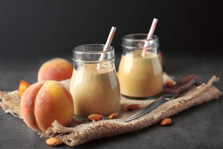Smoothie sa breskvama i bademima