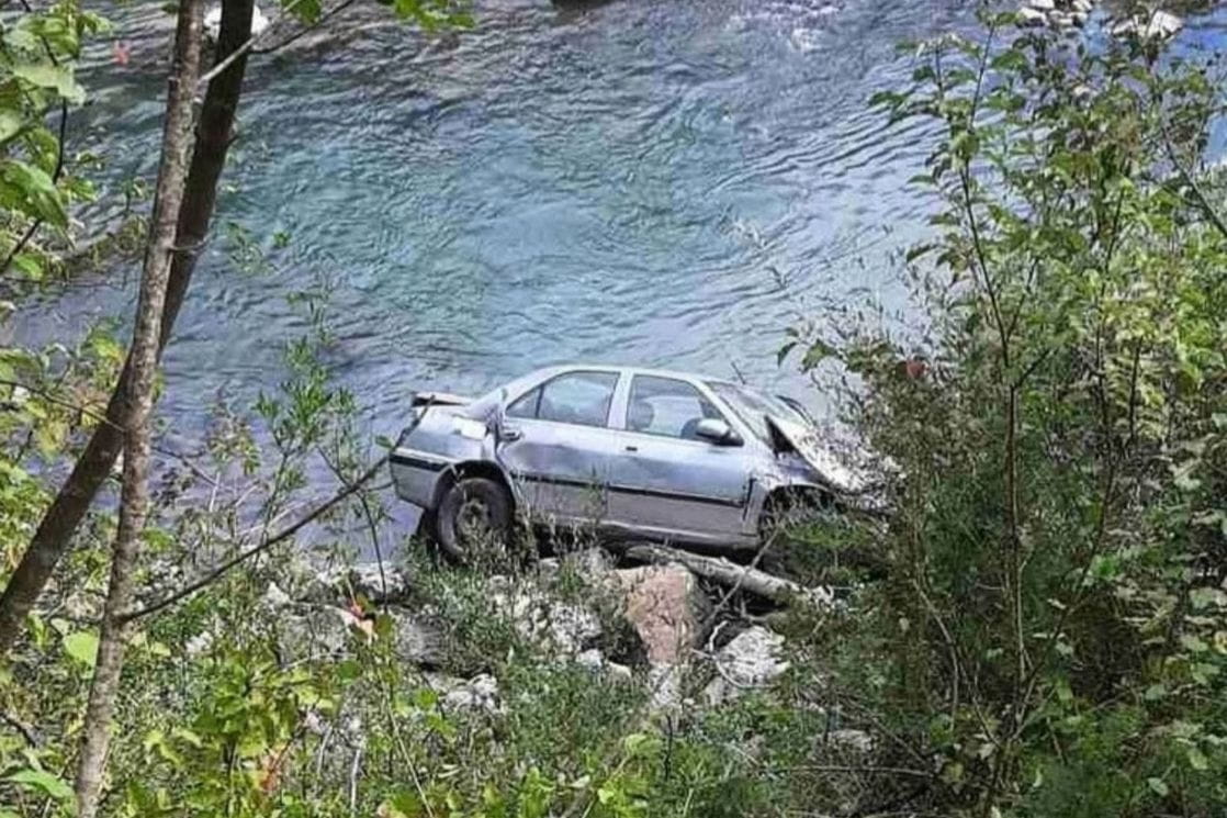 Automobil sletio s puta kod Berana, povrijeđene tri osobe