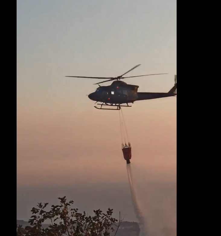 VIDEO: Helikopter gasi požar u Mrkojevićima, kuće nijesu ugrožene