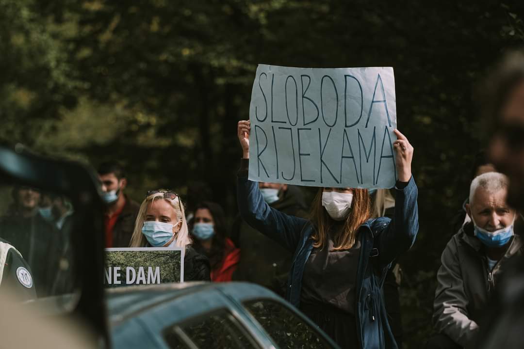 NVO ”Sačuvajmo rijeke Crne Gore”: Privedeni jer su pokušali da spriječe nastavak radova na mini hidroelektrani Skrbuša