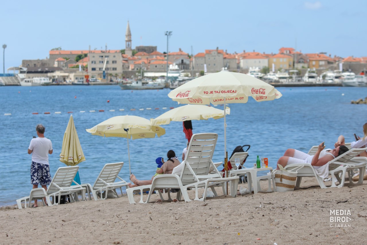 Cvjeta sezona, ali buja i siva ekonomija