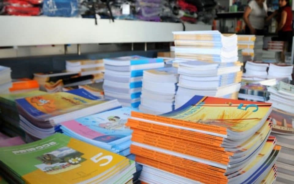 Kompleti udžbenika za srednje škole do 115 eura