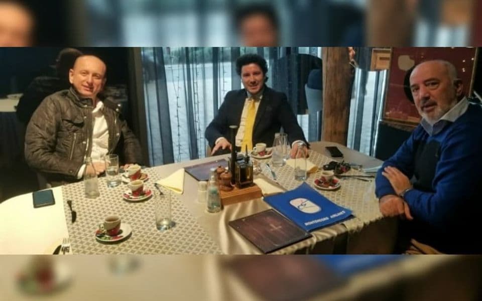 Abazović u zagrljaju Fronta i Beograda
