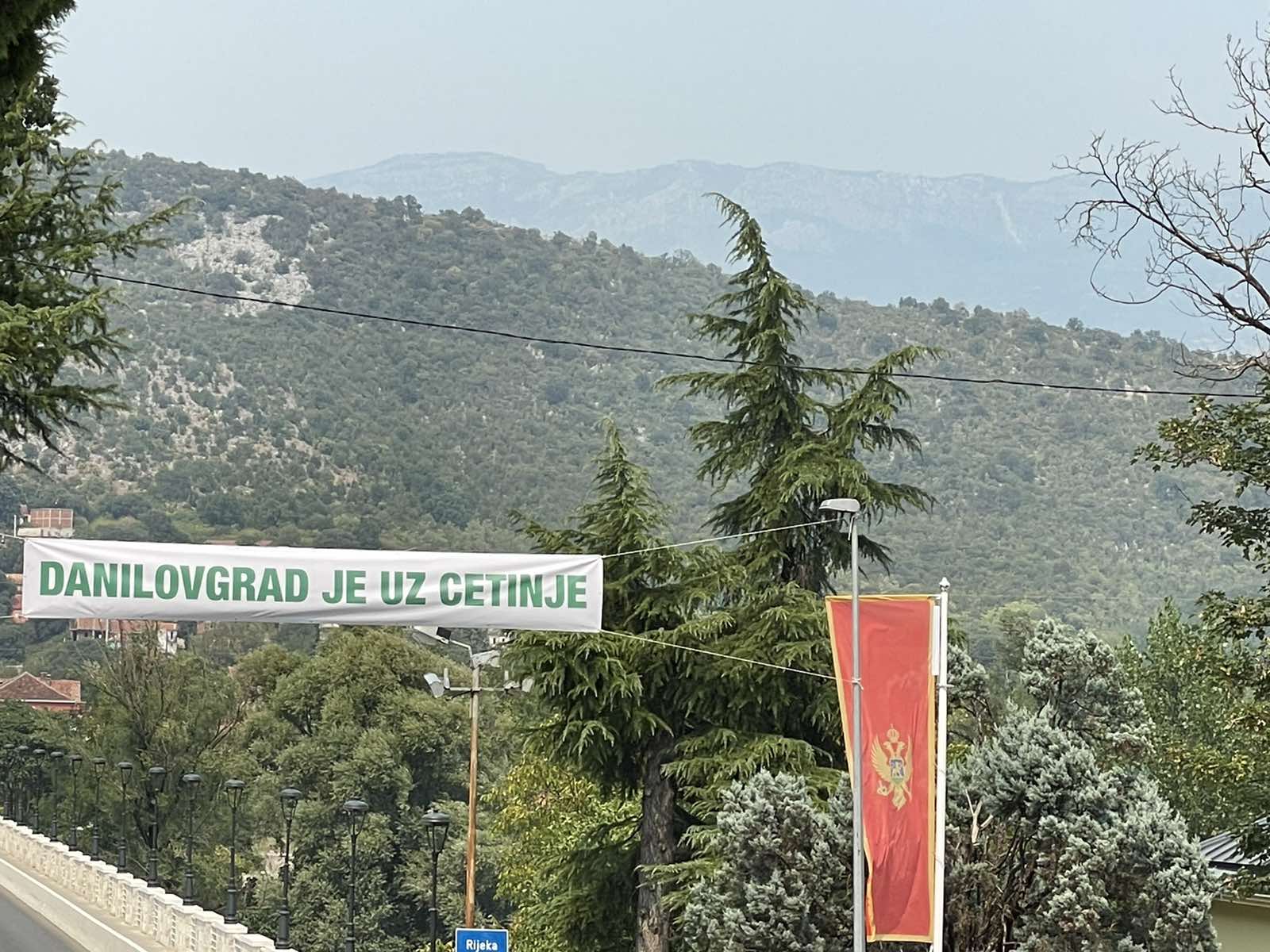 Ponovo postavljen transparent Danilovgrad je uz Cetinje