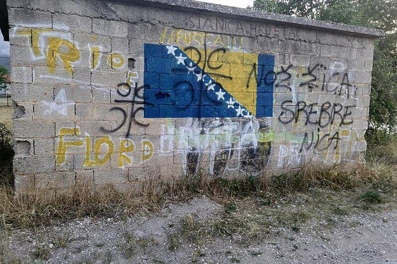 PORUKA “DOBRODOŠLICE: “Nož, žica, Srebrenica” šokirala povratnike u Nevesinju