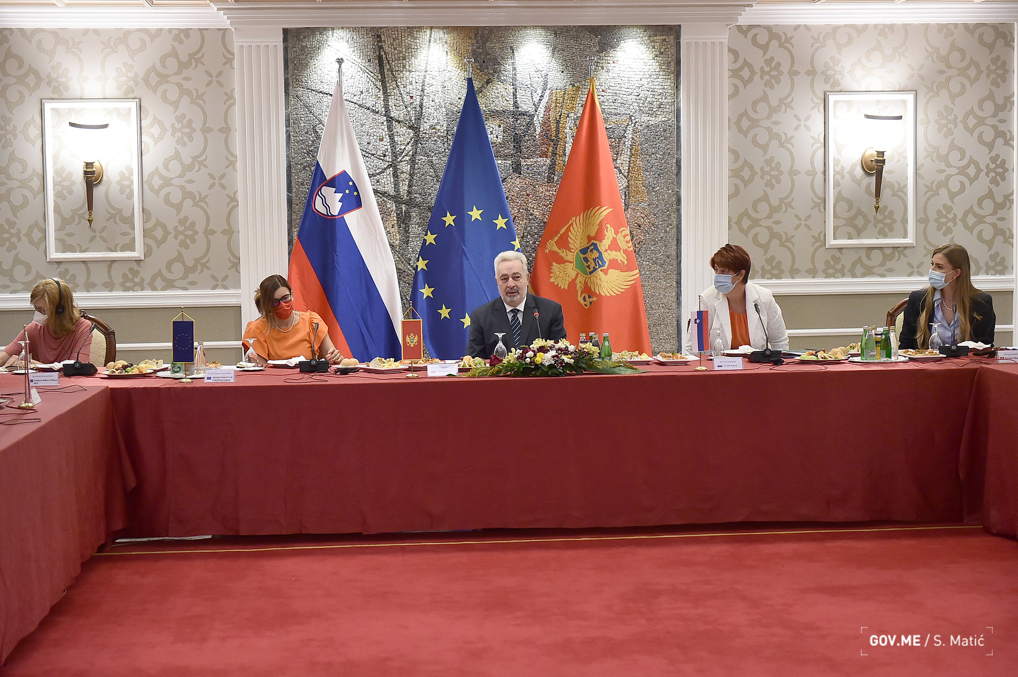 Krivokapić sa ambasadorima država članica EU: Raduje me odluka MCP, neće biti proslave pobjede na izborima