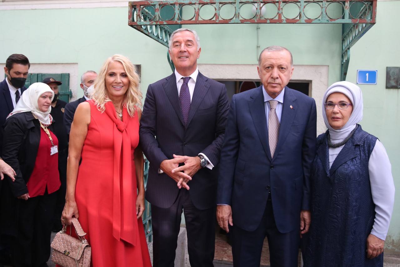 FOTO, VIDEO: Predsjednici Đukanović i Erdogan sa suprugama obišli zgradu bivšeg turskog poslanstva