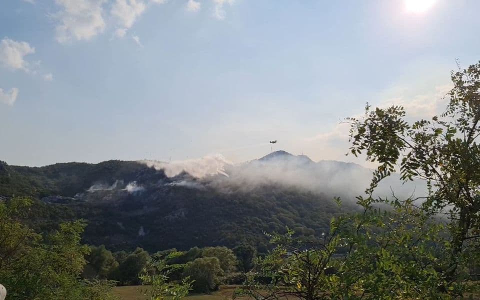 Opet gori na Mislovom dolu, gase i avioni