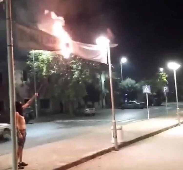 Ponovo zapaljen transparent ”Danilovgrad je uz Cetinje”