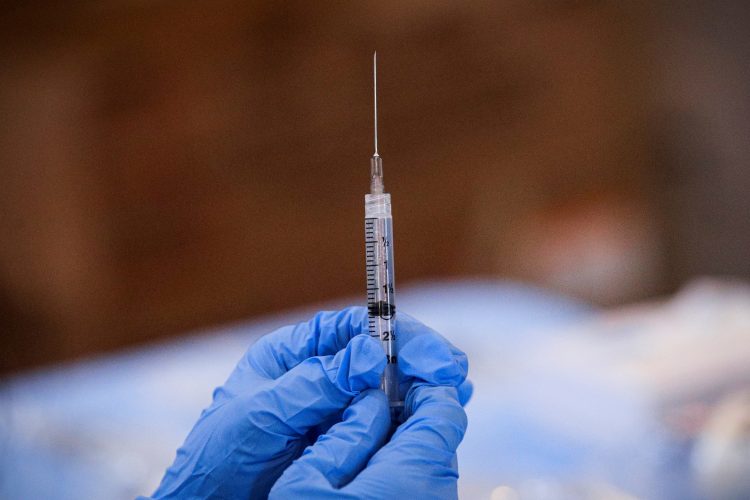 Istraživanje: Vakcine upola smanjuju rizik od produženog kovida